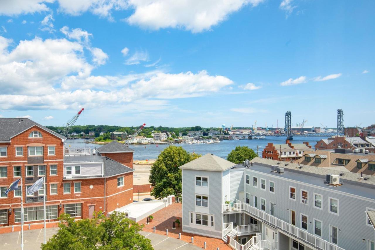 Sheraton Portsmouth Harborside Hotel Exterior photo