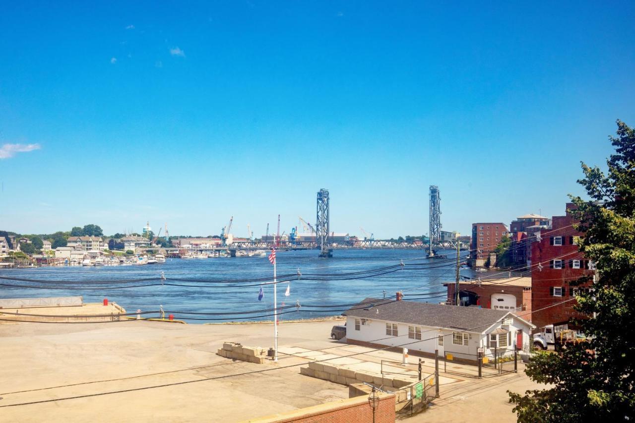 Sheraton Portsmouth Harborside Hotel Exterior photo